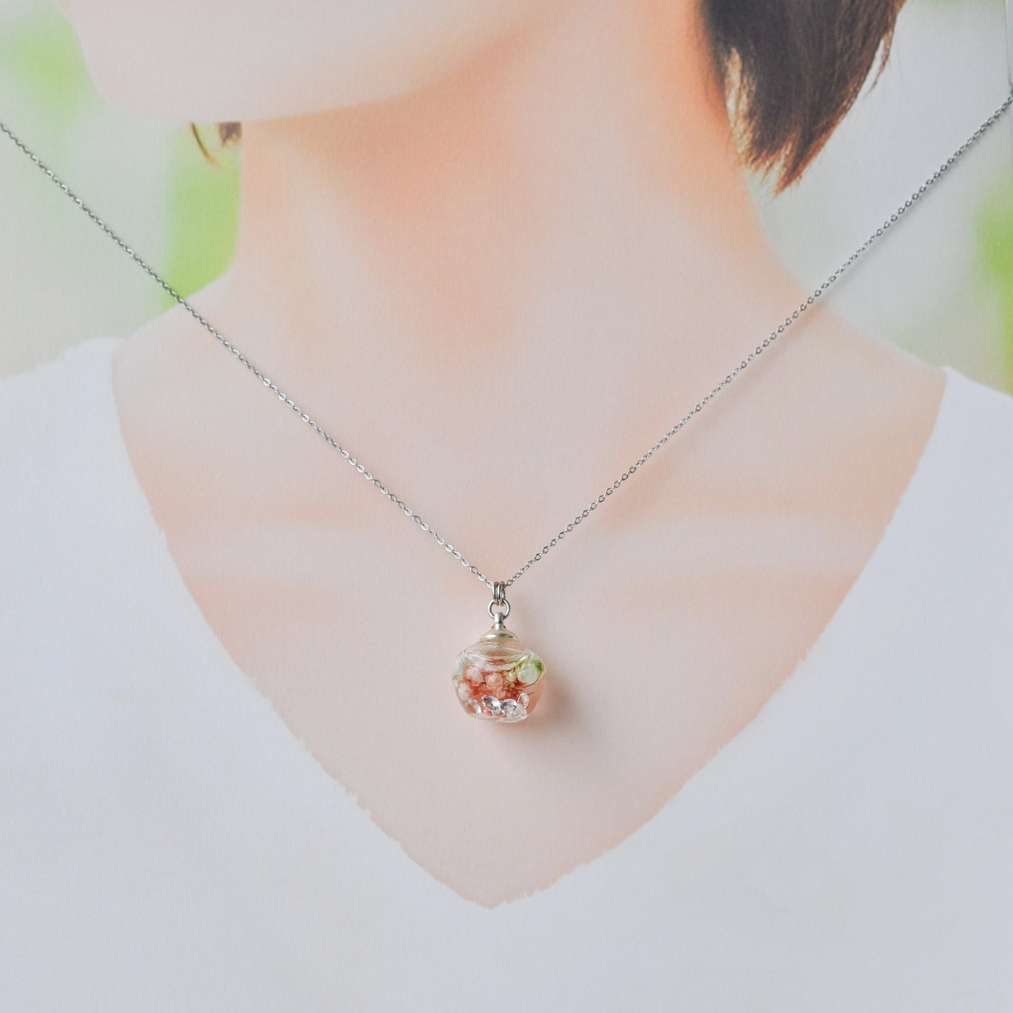 キュービックジルコニアとお花のガラスドームネックレス キラキラ 母の