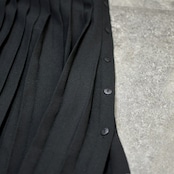 black pleats skirt