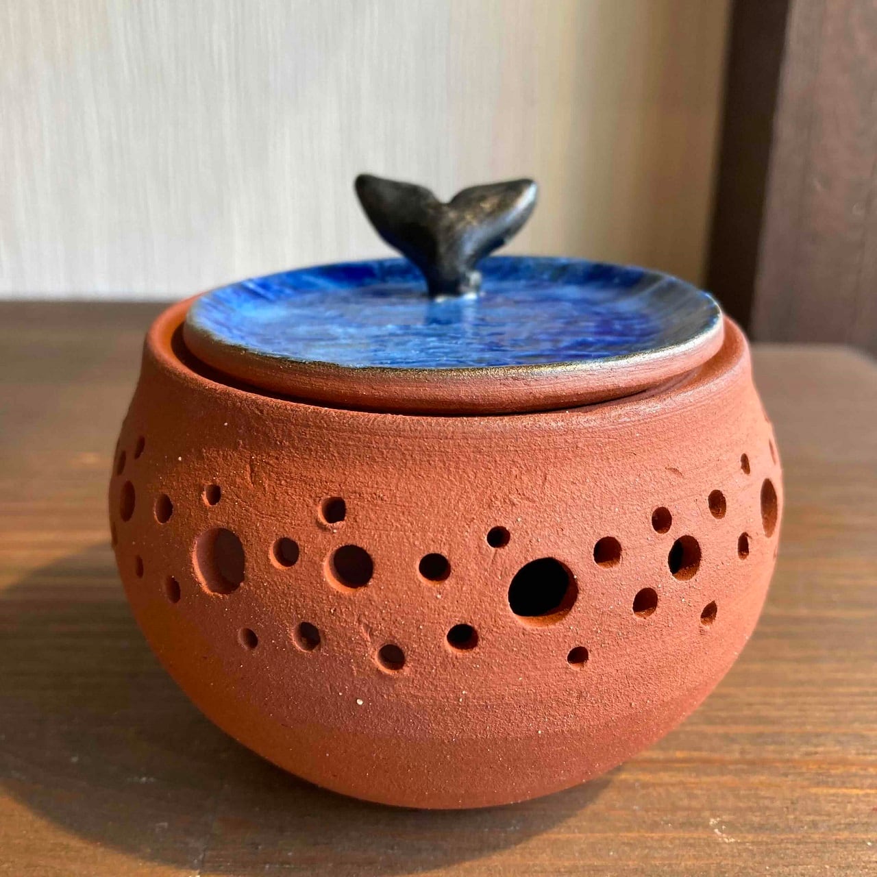 ザトウクジラ海へ 大(コーン用お香立て) | 神戸香屋