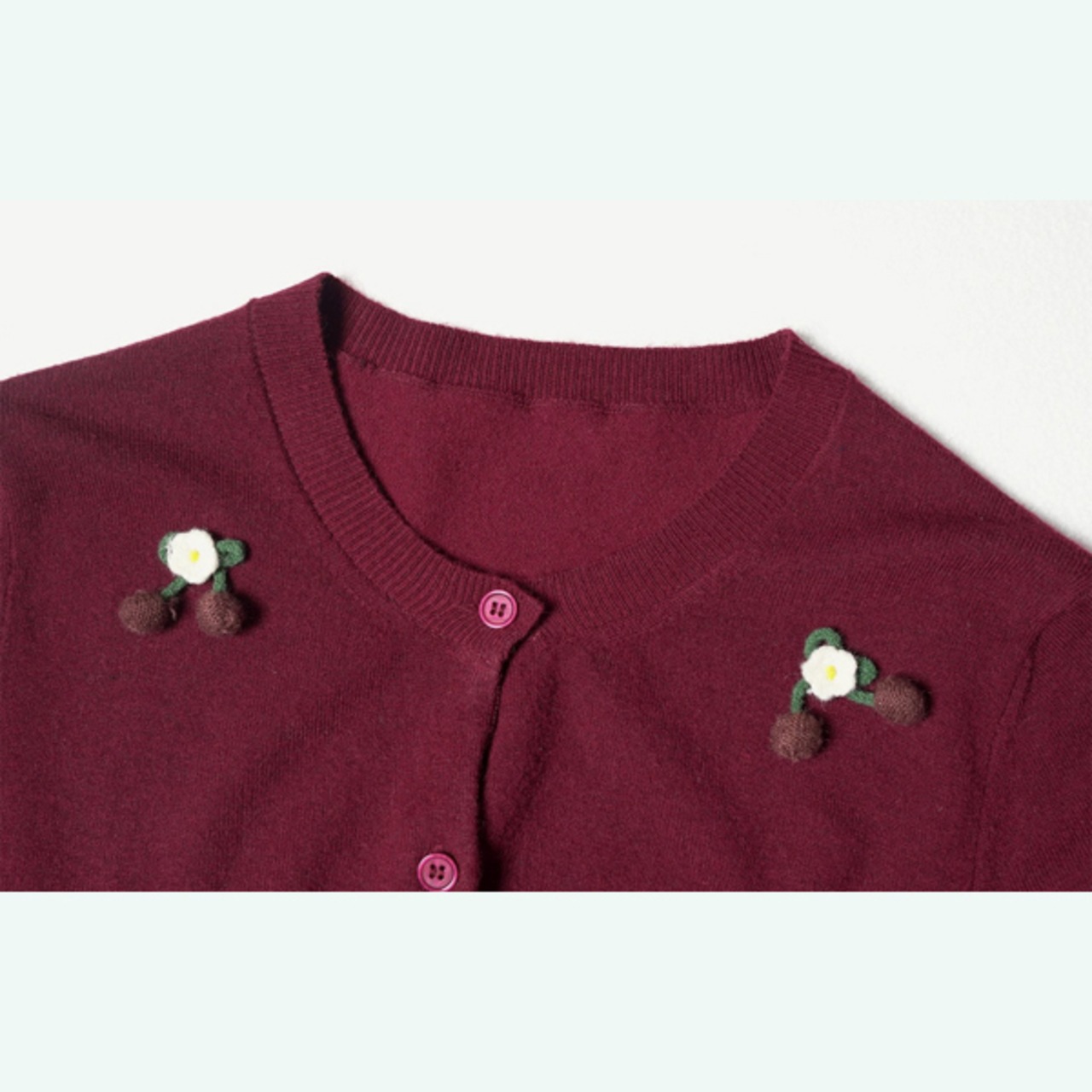 サクランボが踊るバーガンディ・ニットカーデ 《i0810》