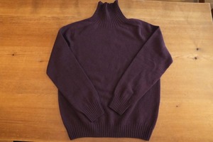 HARLEY別注　Superfine Lambswool 　ポロネック（カシス）