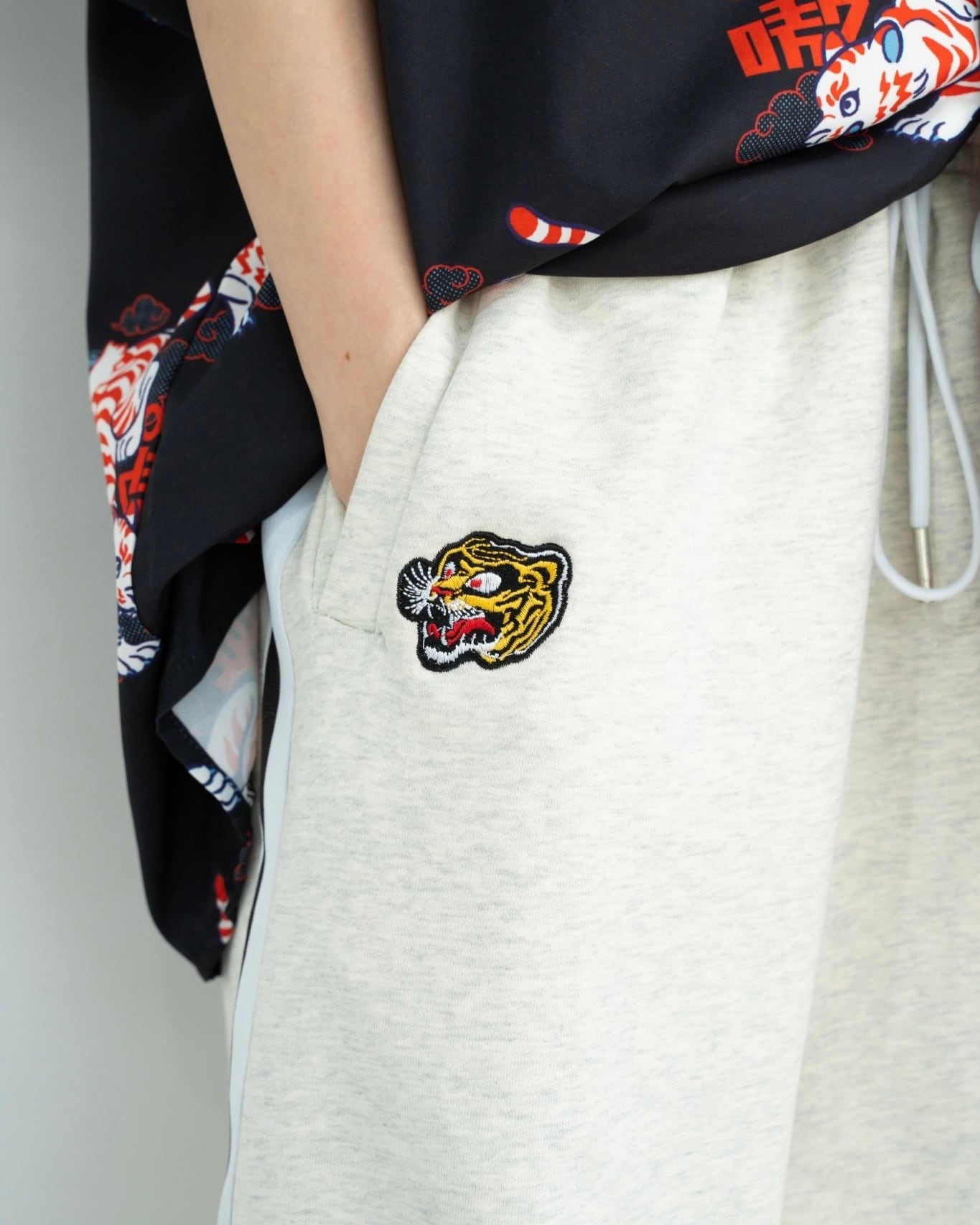 チュウカタベタイ　サイズXL Tiger balloon pants white Tiger balloon pants/white | チュウカタベタイ