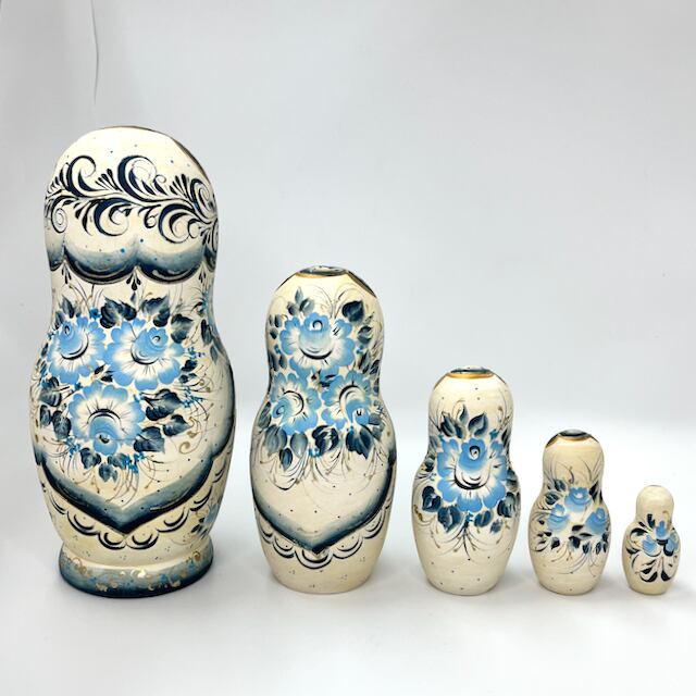 チガノワ作 マトリョーシカ 5個組 カマスの命令(白) | Romanov Online Shop