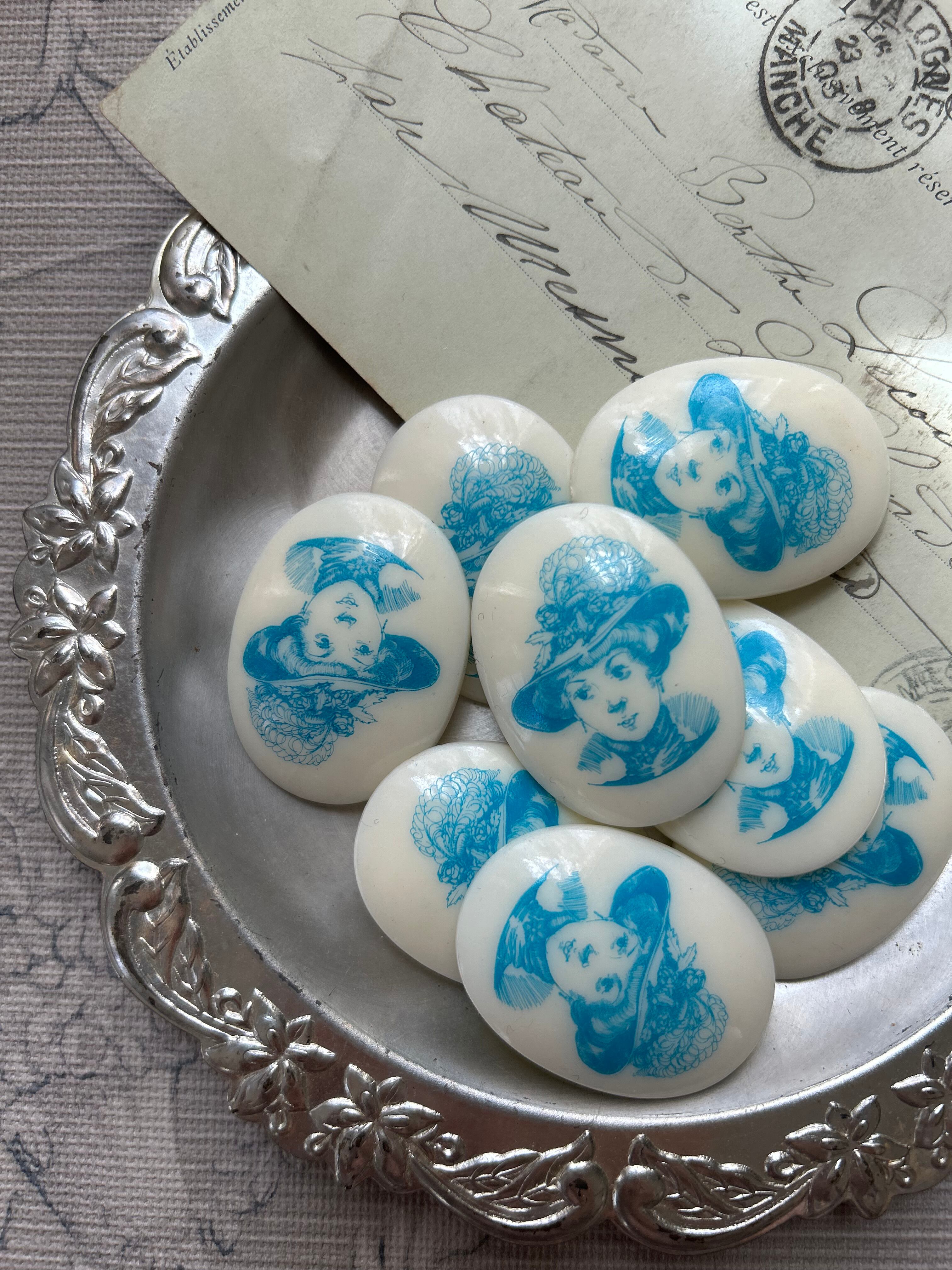 ドイツVintage 帽子が素敵なマダム カメオブローチ 40mm カルトナージュ アクセサリーパーツ デコレーション材