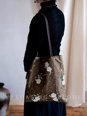 ビーズ刺繍クラッチバッグ