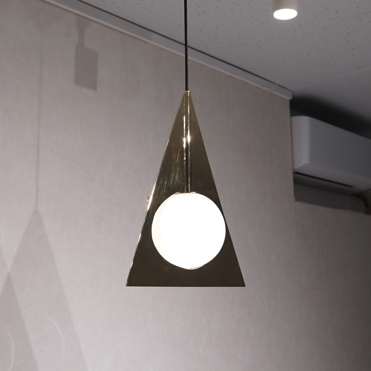 Tom Dixon / Plane Triangle Pendant / トムディンクソン プレーン トライアングル ペンダント モダン デザイナーズ 照明 / 関連:ヤマギワ