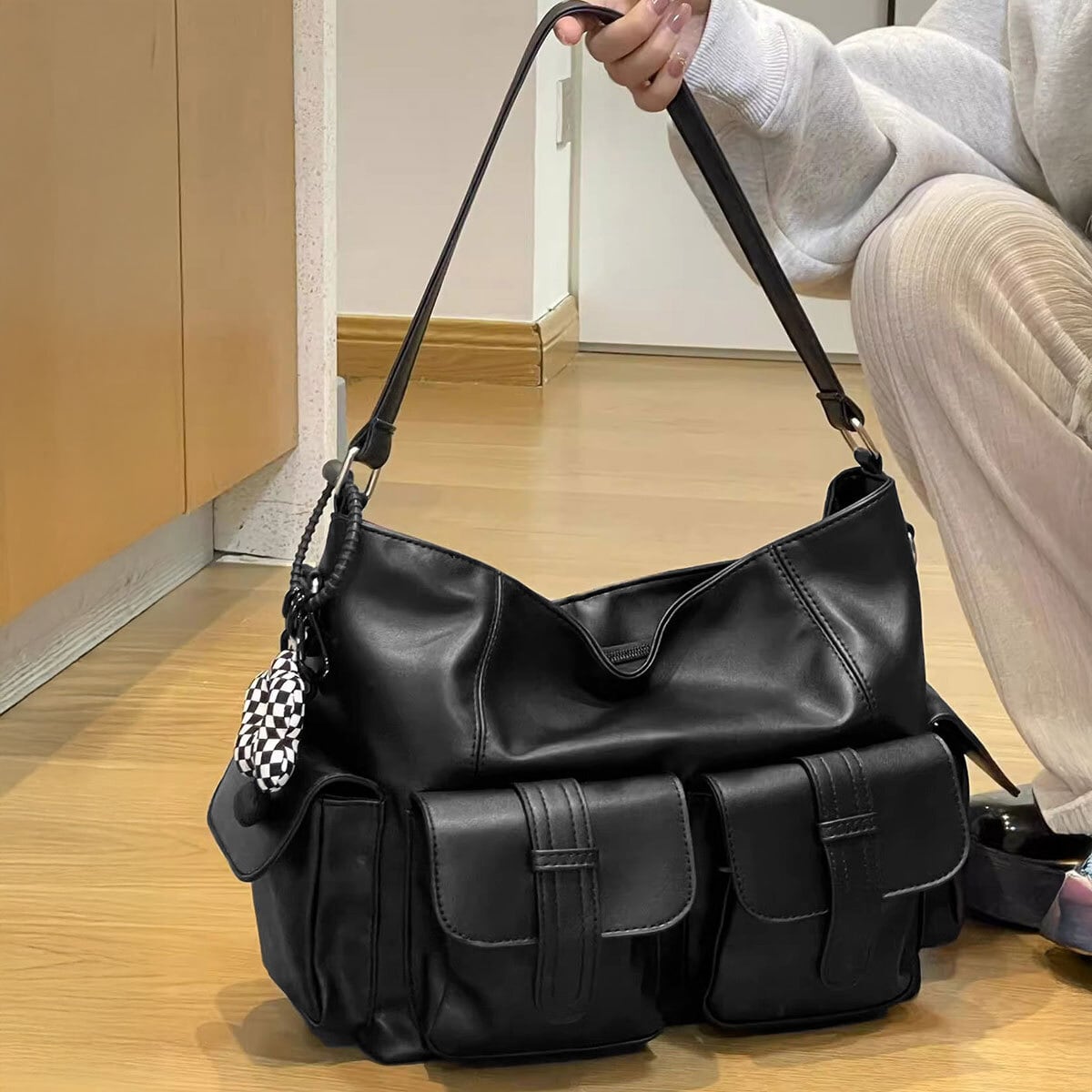 ショルダーバッグ レディース メンズ 多収納 大容量 通勤 通学 韓国 マルチポケット おしゃれ ロック 原宿系 ストリート カジュアル ブラック 黒 大人可愛い 大人女子