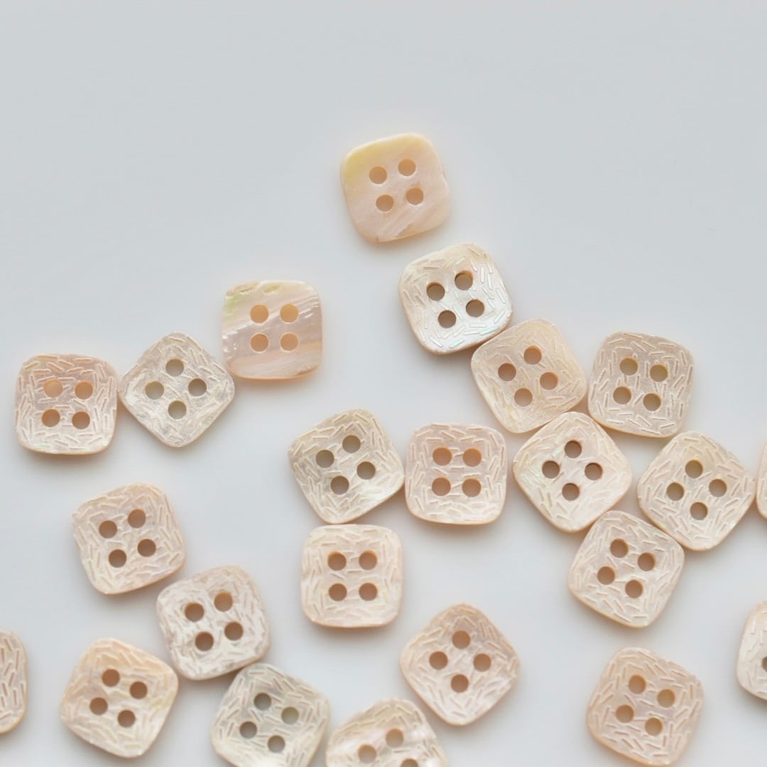 スクエア パールベージュ×ランダムライン 4穴 12.5㎜