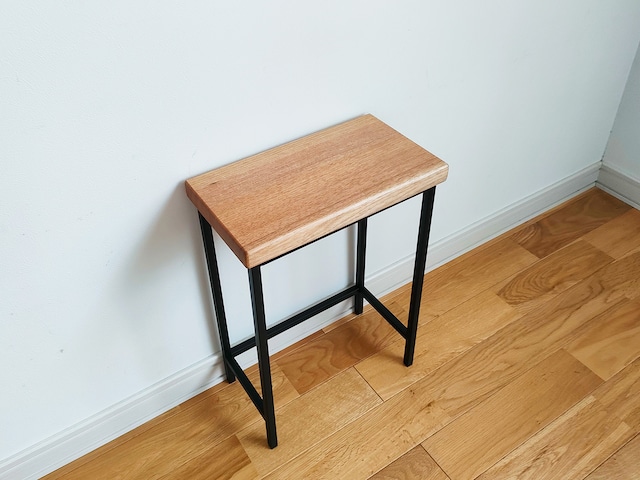 【1台限定】Iron chokotto Stool　Side Table スツール/サイドテーブル（くるみ無垢材）