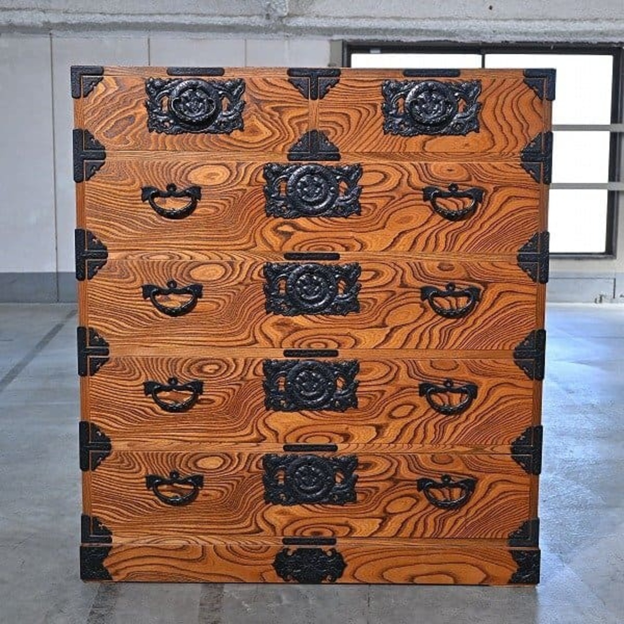 岩谷堂箪笥「No.17」整理箪笥 A 欅材 南部鉄器金具 引出し 収納 洋服 和箪笥 チェスト 寝室 書斎 和室 店舗 客間 旅館 ホテル ケヤキ