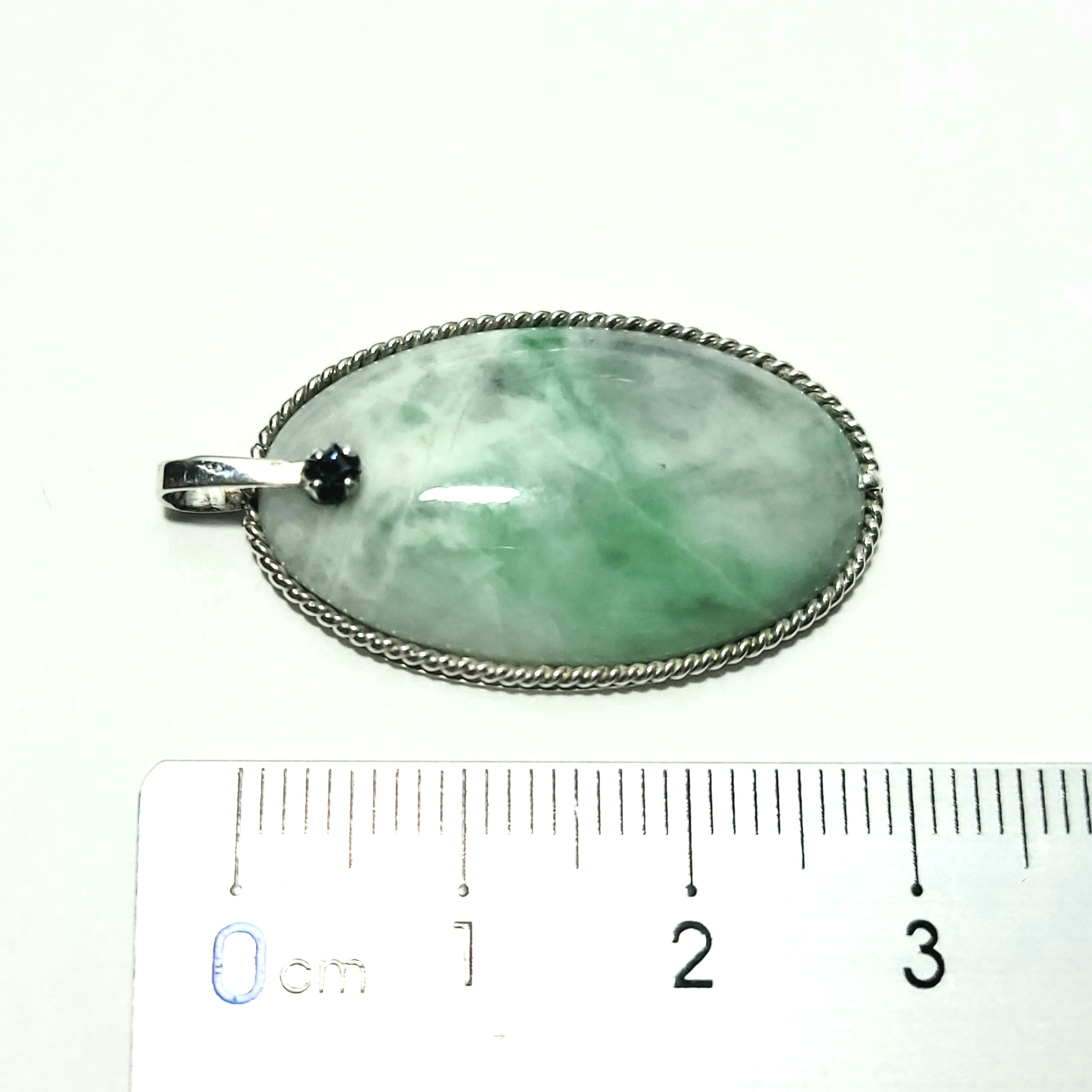 ハンドメイドの糸魚川翡翠のトップ ペンダントトップ 糸魚川翡翠:ペンダントトップ金具(シルバー)付き PT0107 | 糸魚川