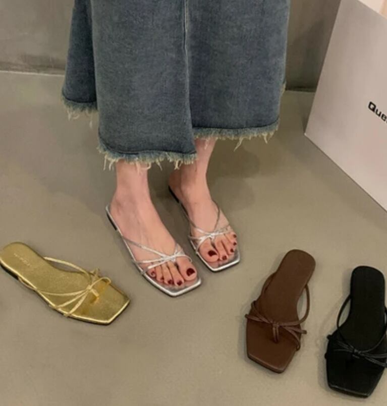 クロスストラップトングサンダル