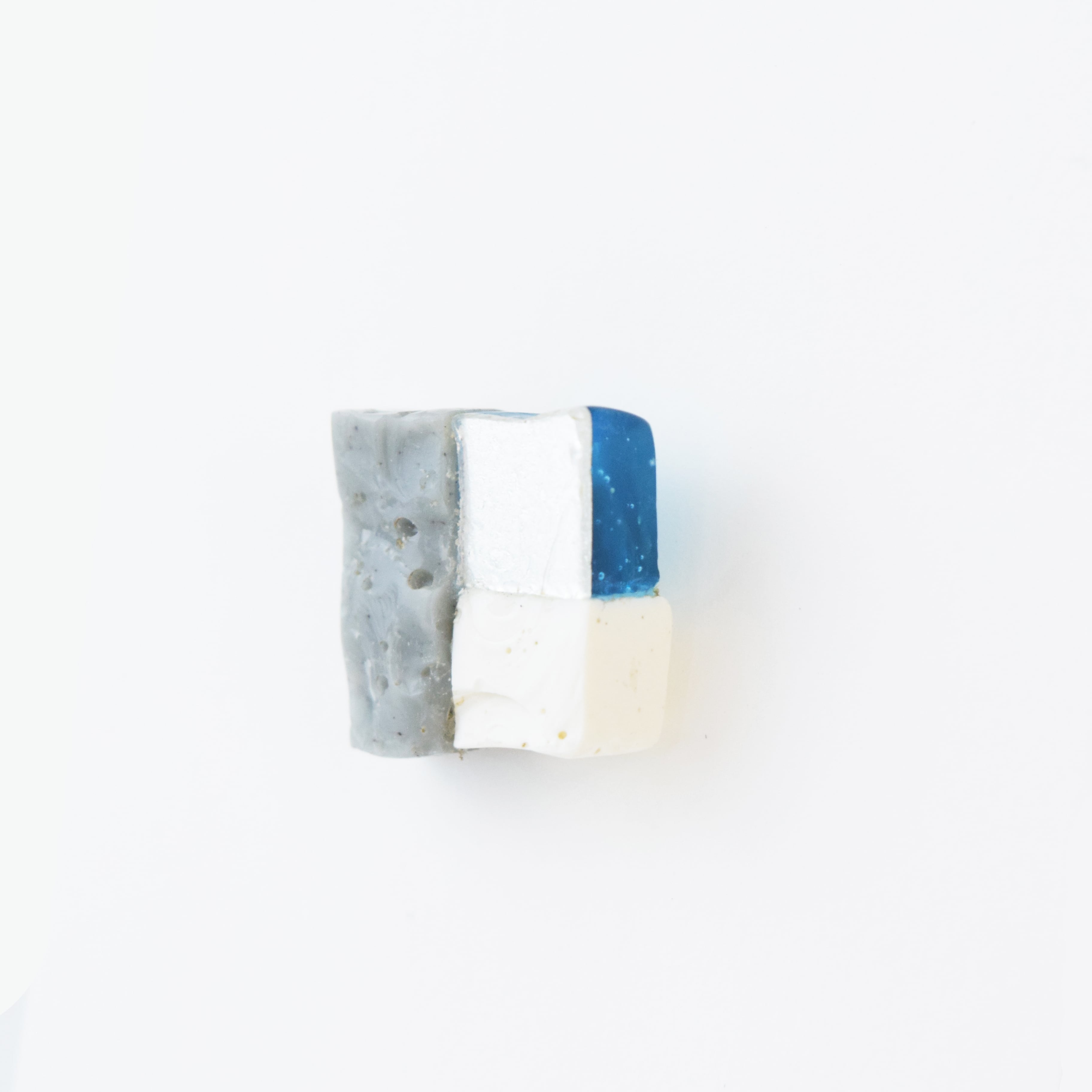 【ベーシック】ブローチM　グレー×白×シルバー