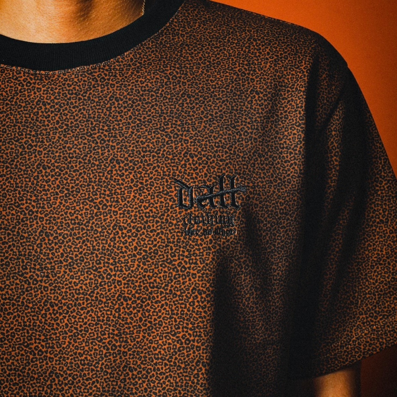 OG SMALL LOGO LEOPARD TEE