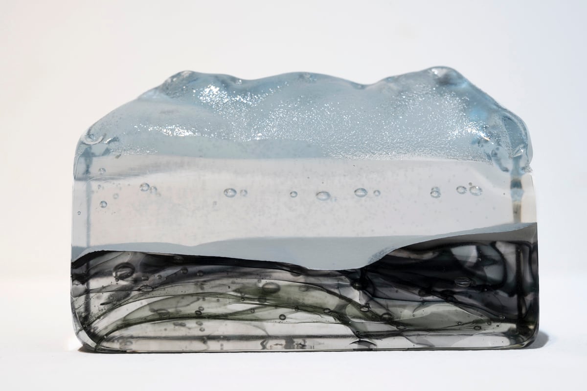 ガラス駒「ヤマナミ」　輪島 明子 作