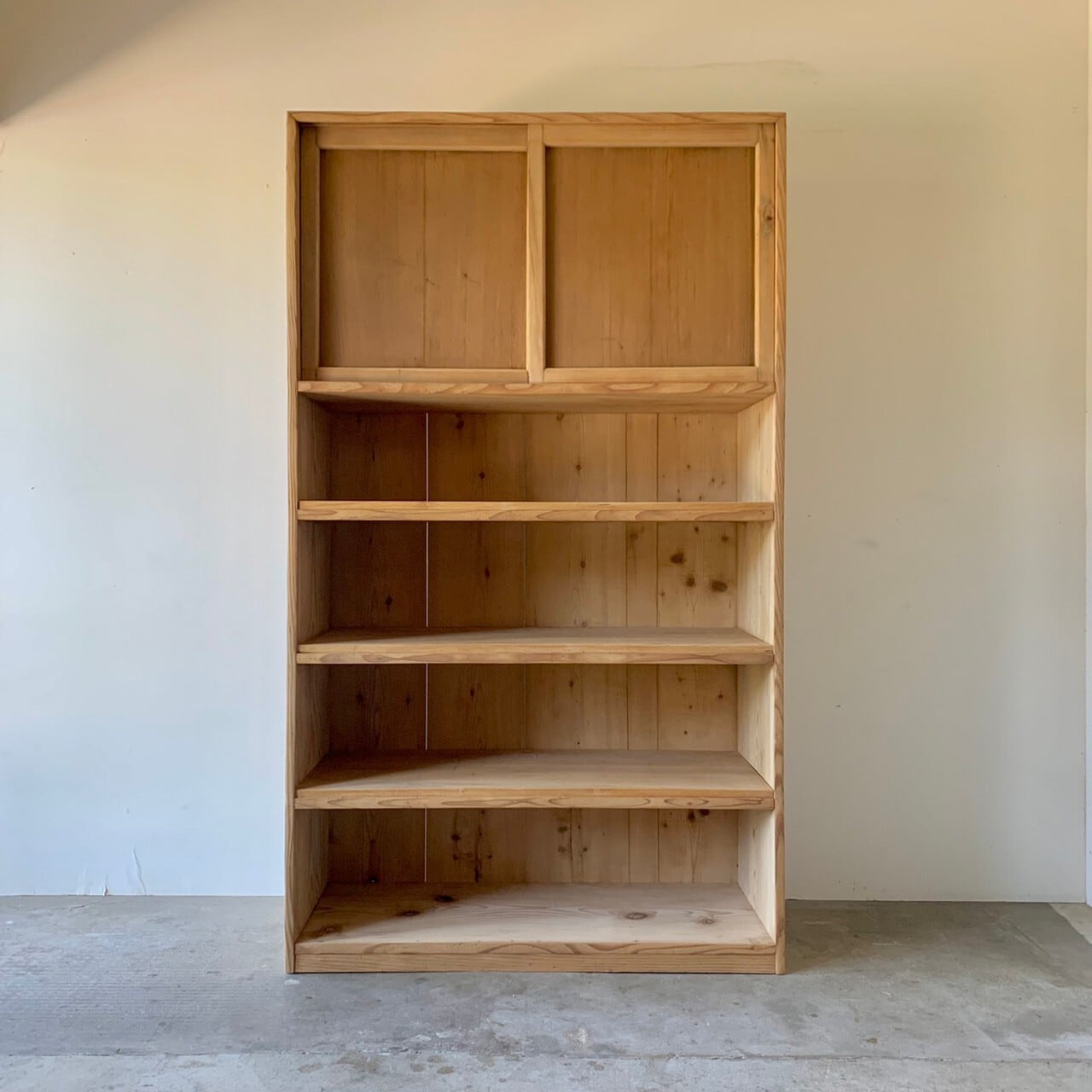 扉付きの収納棚　本棚　古家具　0767