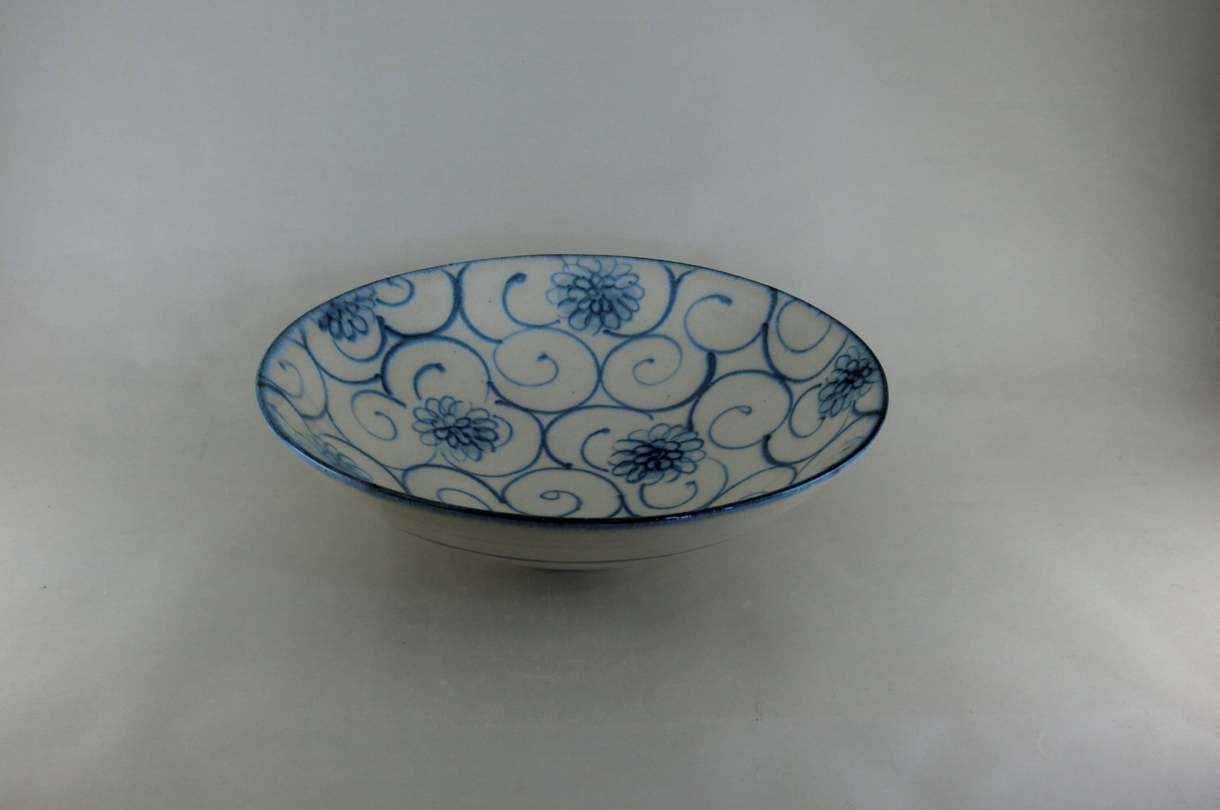 花唐草丸鉢（宗山窯）