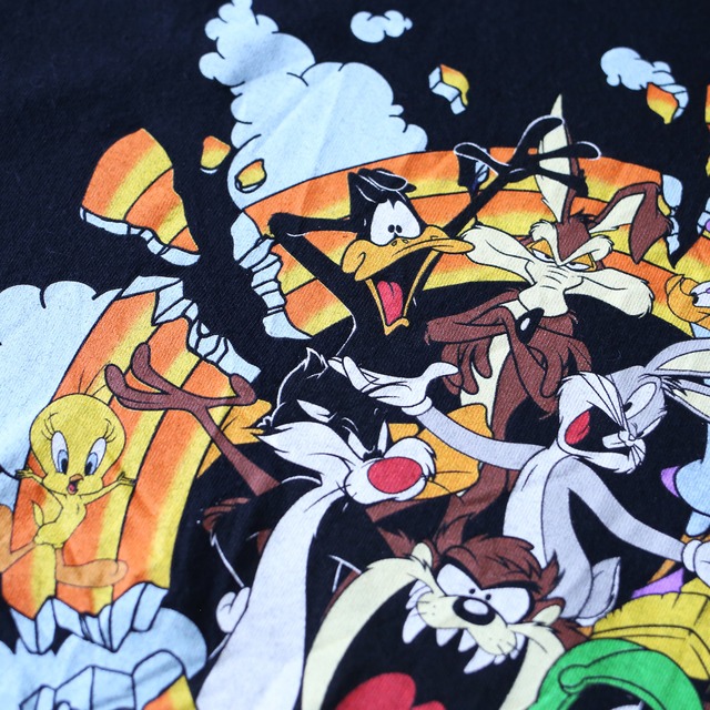 "LOONEY TUNES" front and sleeve good printed l/s tee