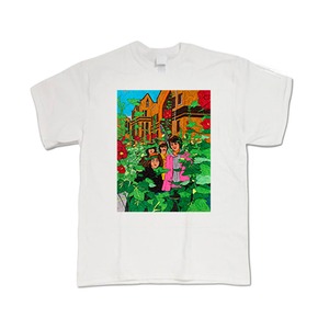 SURROUNDED BY GREEN AND RED/ 緑と赤に囲まれて/ T-shirt