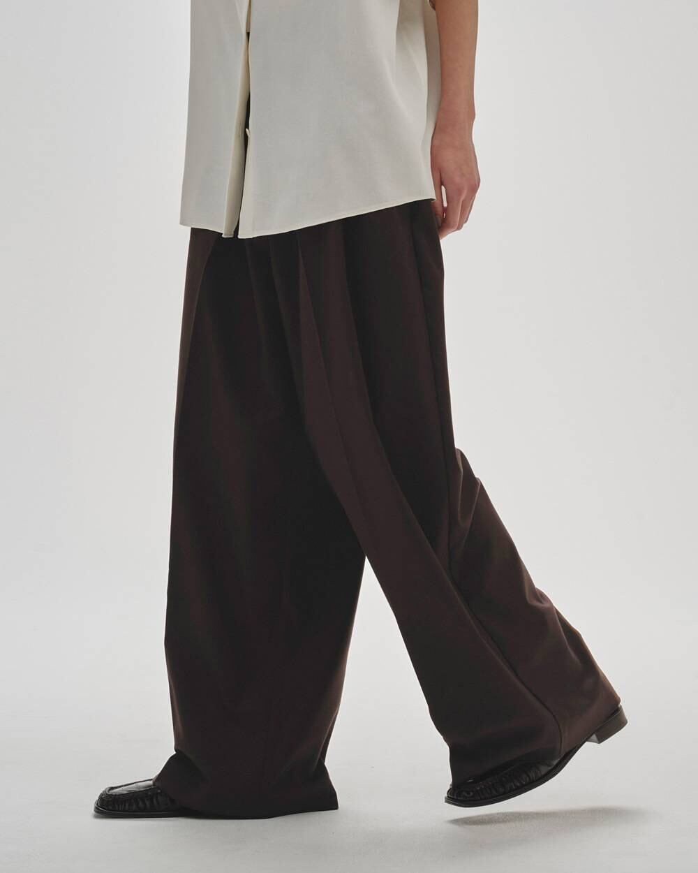 TODAYFUL(トゥデイフル) Lightweight Tuck Trousers | サウスオレンジ