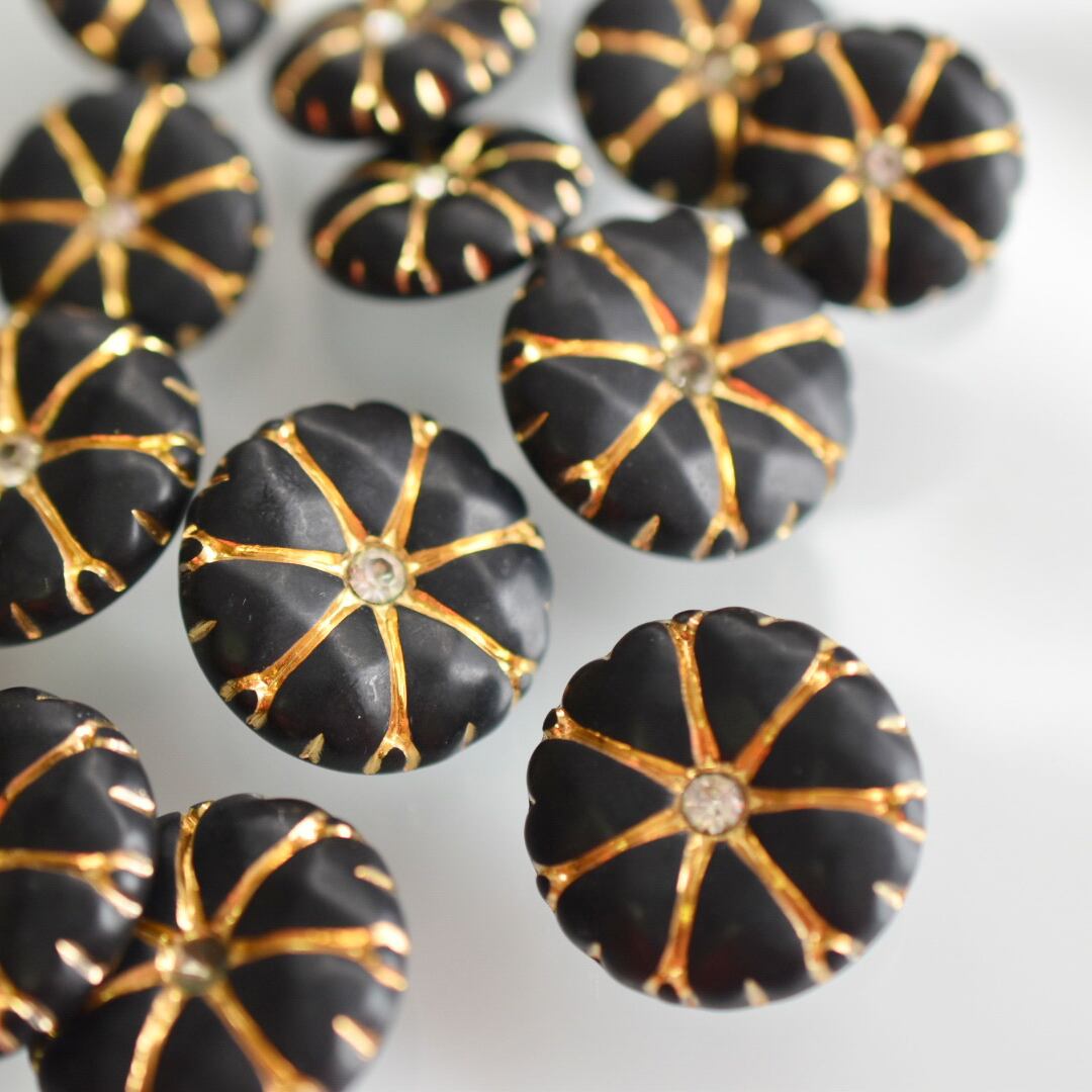 ドイツ 1粒ラインストーン×ゴールドラインフラワー(ブラック) 18㎜