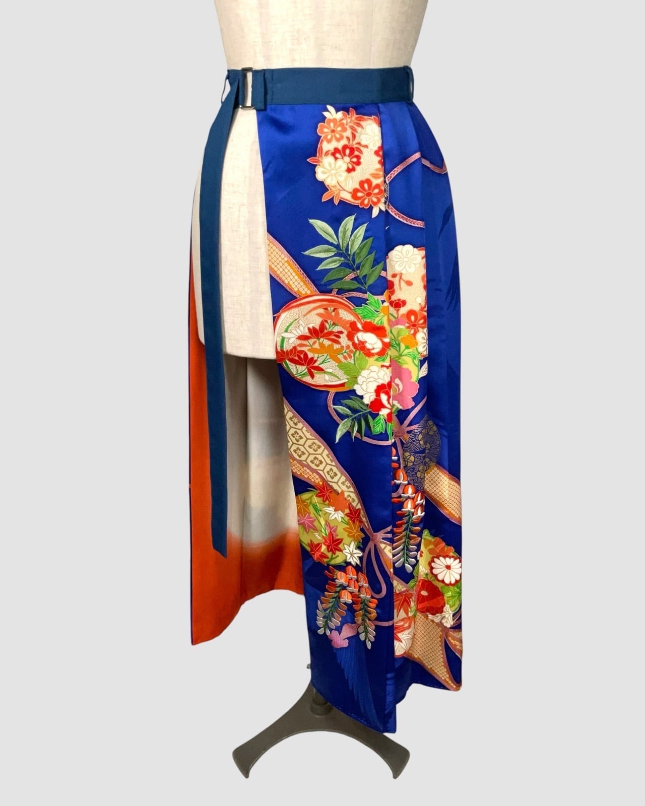 着物重ねスカート(振袖より制作) Kimono Overlay Skirt (Made of Furisode Kimono)