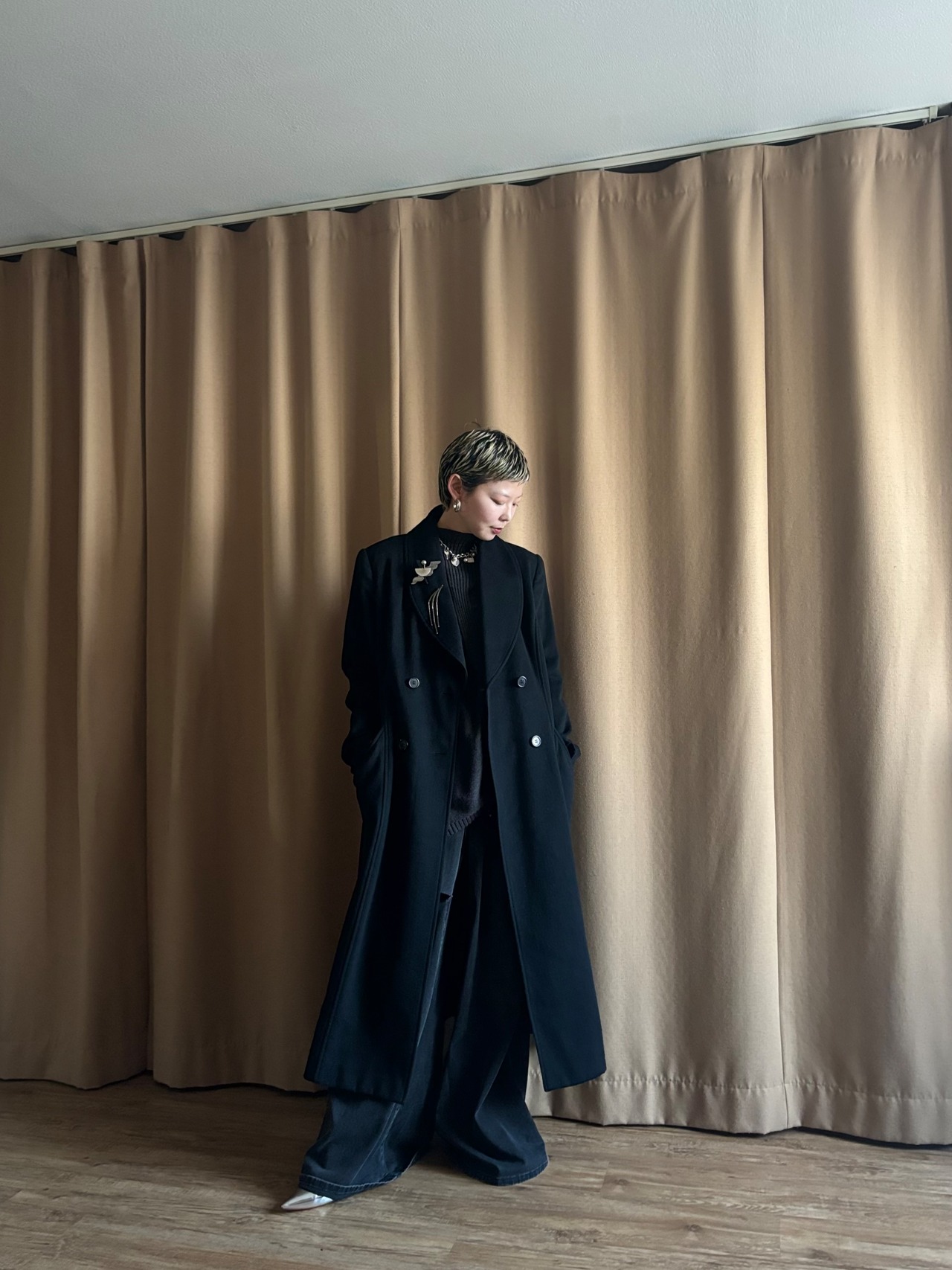 vintage brooch black long coat-5084-12