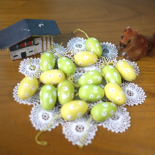 木製イースターエッグミニ　黄色と黄緑　15P　 ドイツ