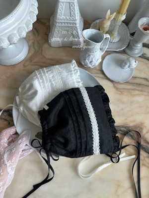 monbebe / satin pintuck bonnet