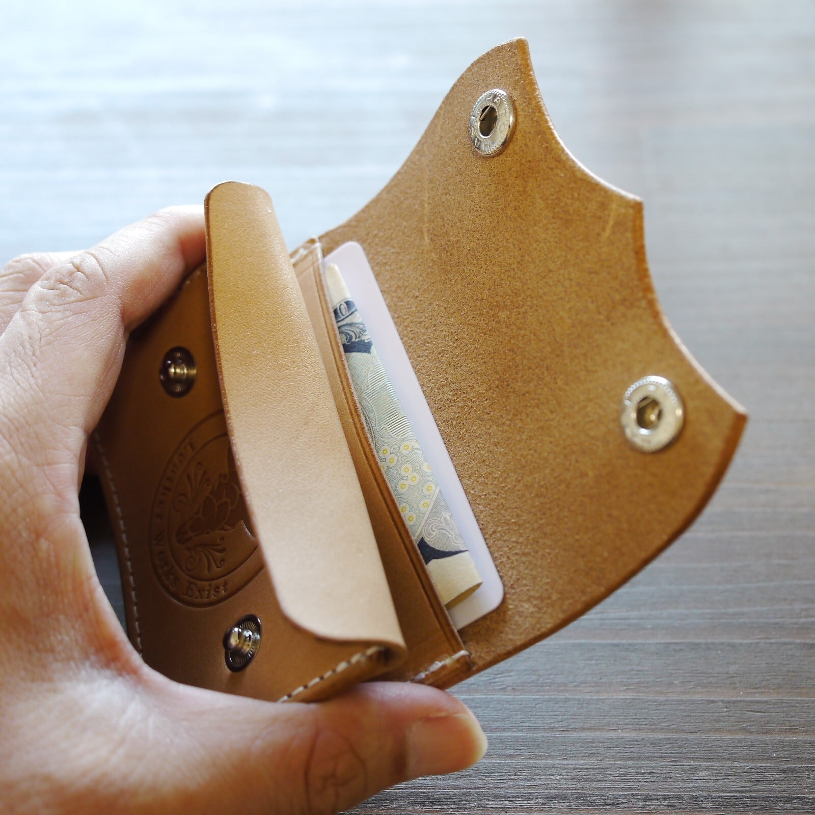 ミニミニトラッカーウォレット・ナチュラル 牛革 ヌメ革 生成り