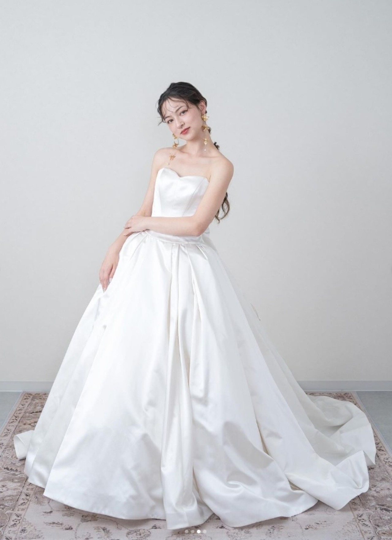 シンプルウエディングドレス花嫁Aラインドレス後撮り前撮り結婚 シンプルウエディングドレス花嫁Aラインドレス後撮り前撮り結婚