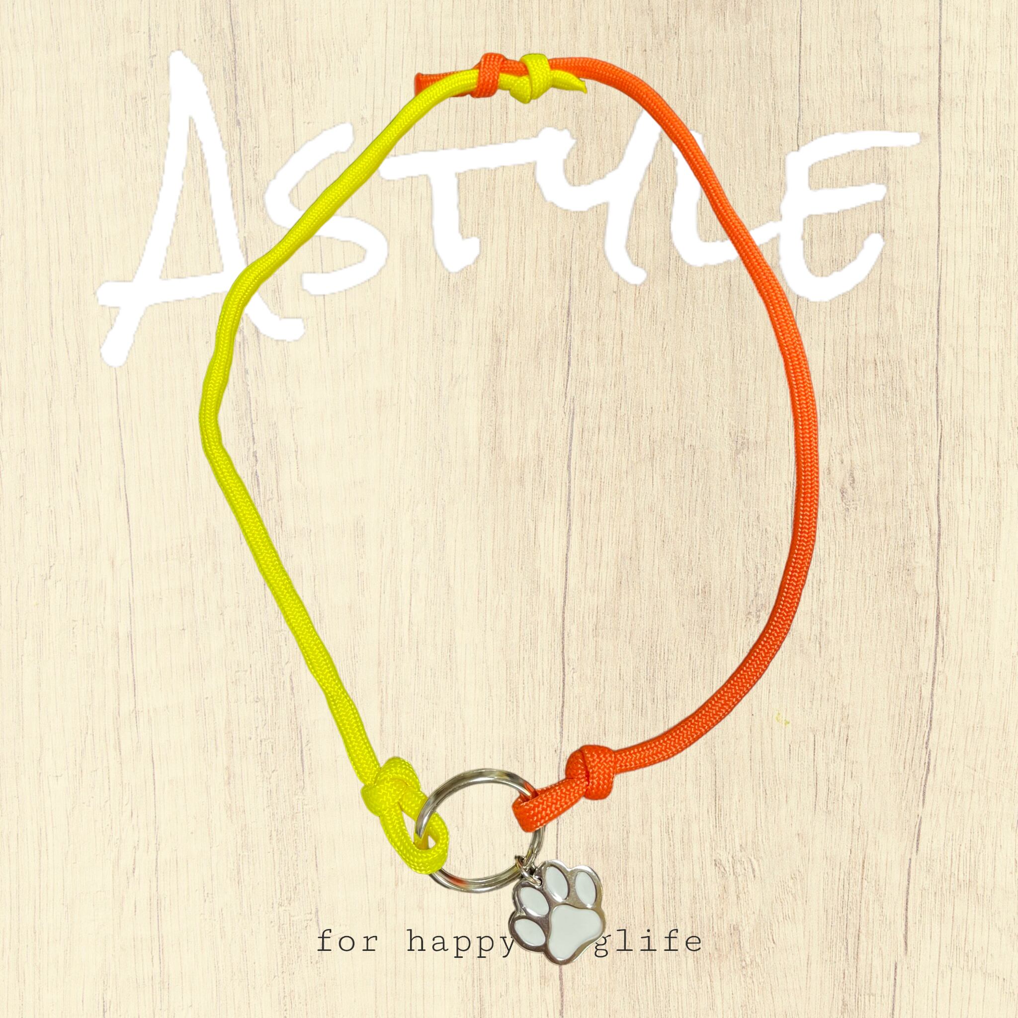 ハッピー感増すオレンジ色のチョーカー