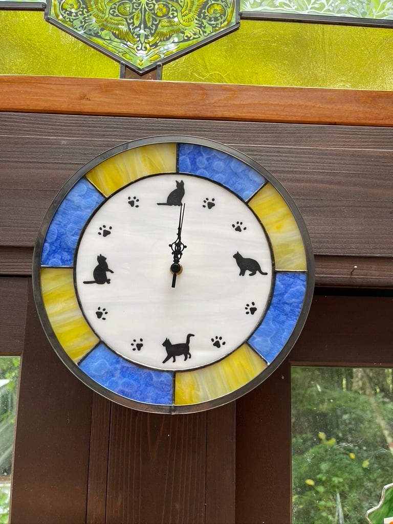 ねこ時計（ステンドグラスの壁掛け時計） 02120001 | ステンド