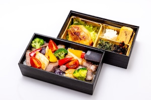 国産牛肉ちらし２段弁当