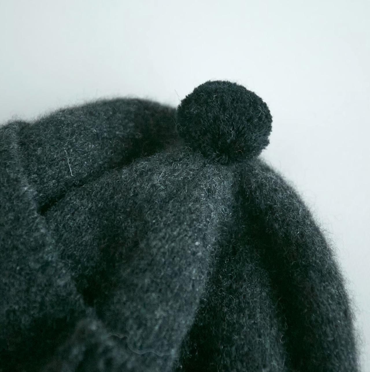 chisaki(チサキ) Emitame カシミヤセーブル miniポンポン付き ニットキャップ