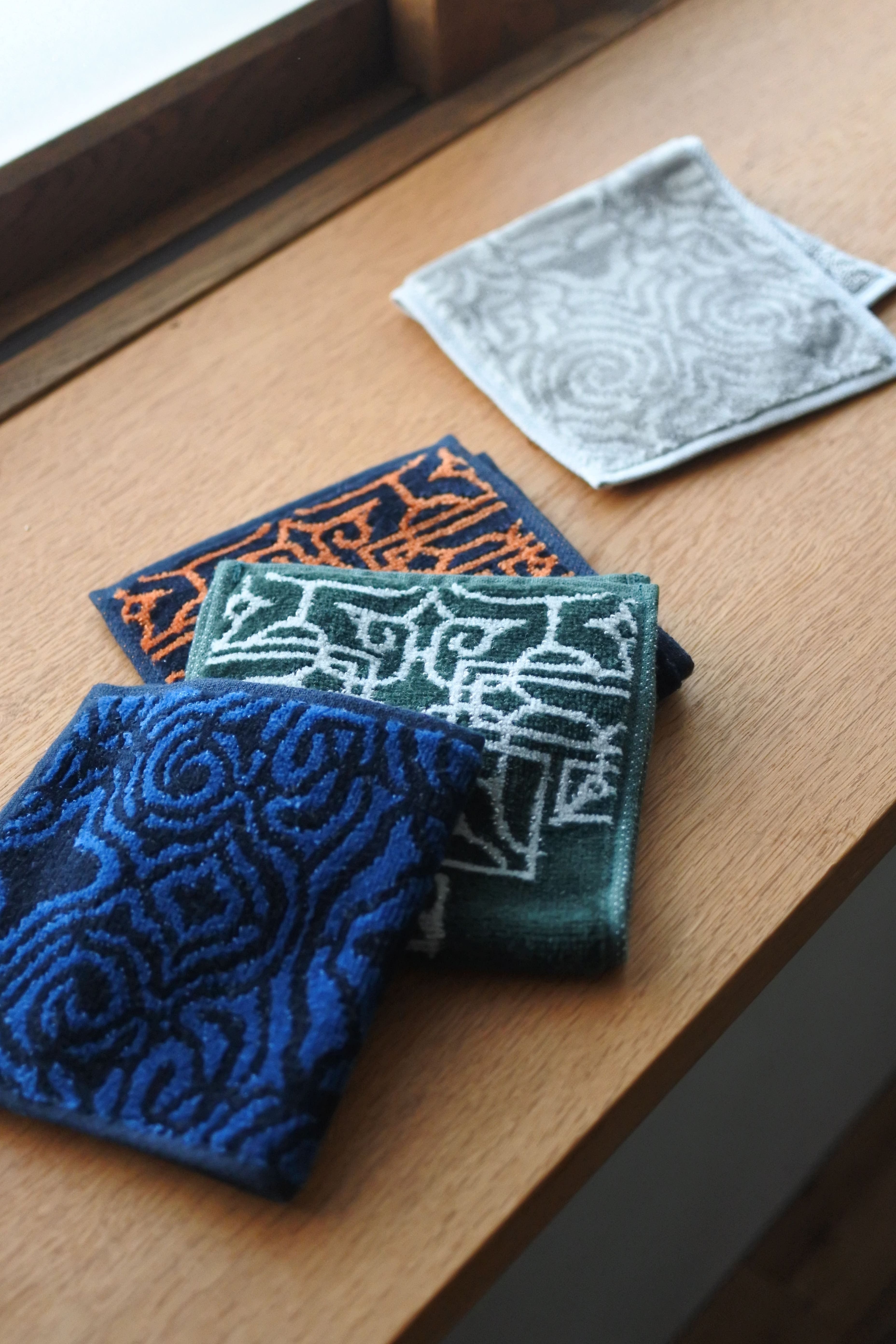 アイヌ文様の今治タオルハンカチ 4color | NIBUTANI WORKS