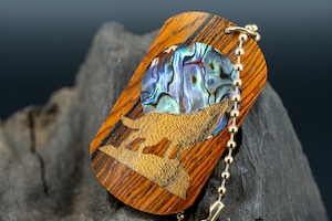 ※【 エスニックなローズウッド 】ココボロ ドッグタグ 木象嵌 月と狼