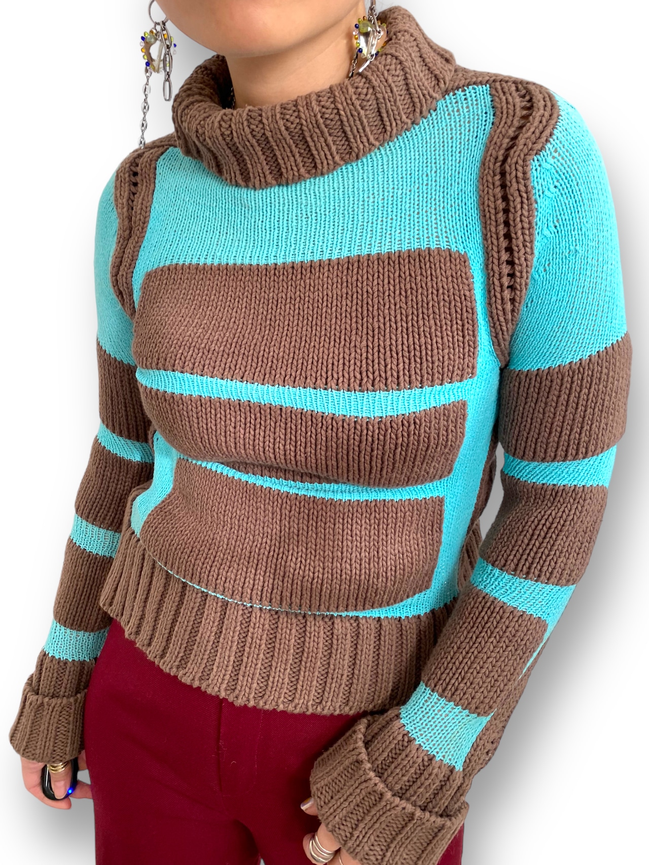 Design turtleneck knit top