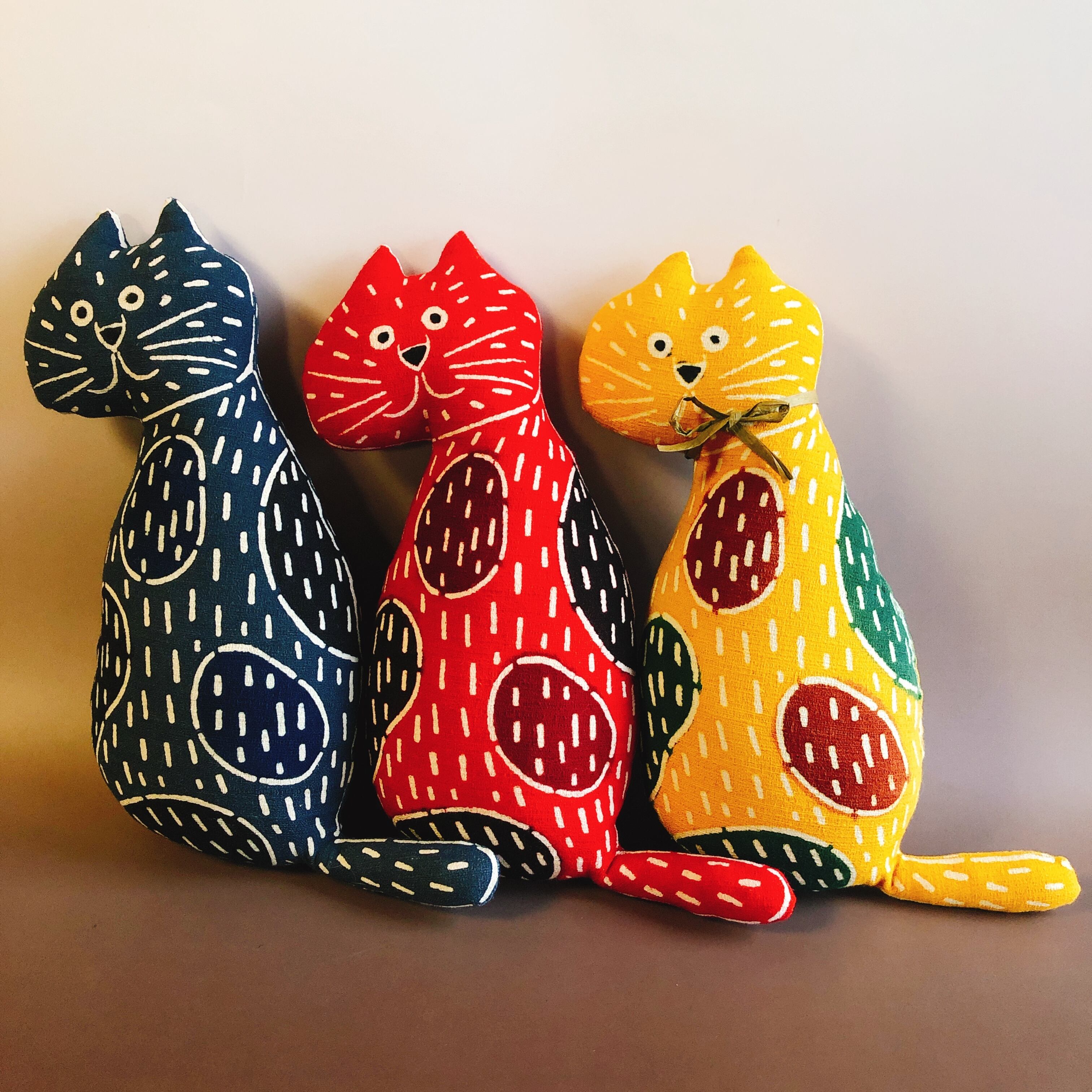 ペア猫さん(昭和レトロ 赤黄色 約33cm) 昭和レトロ 猫 陶器 置物 ペア | レトロ雑貨 チェリッシュ