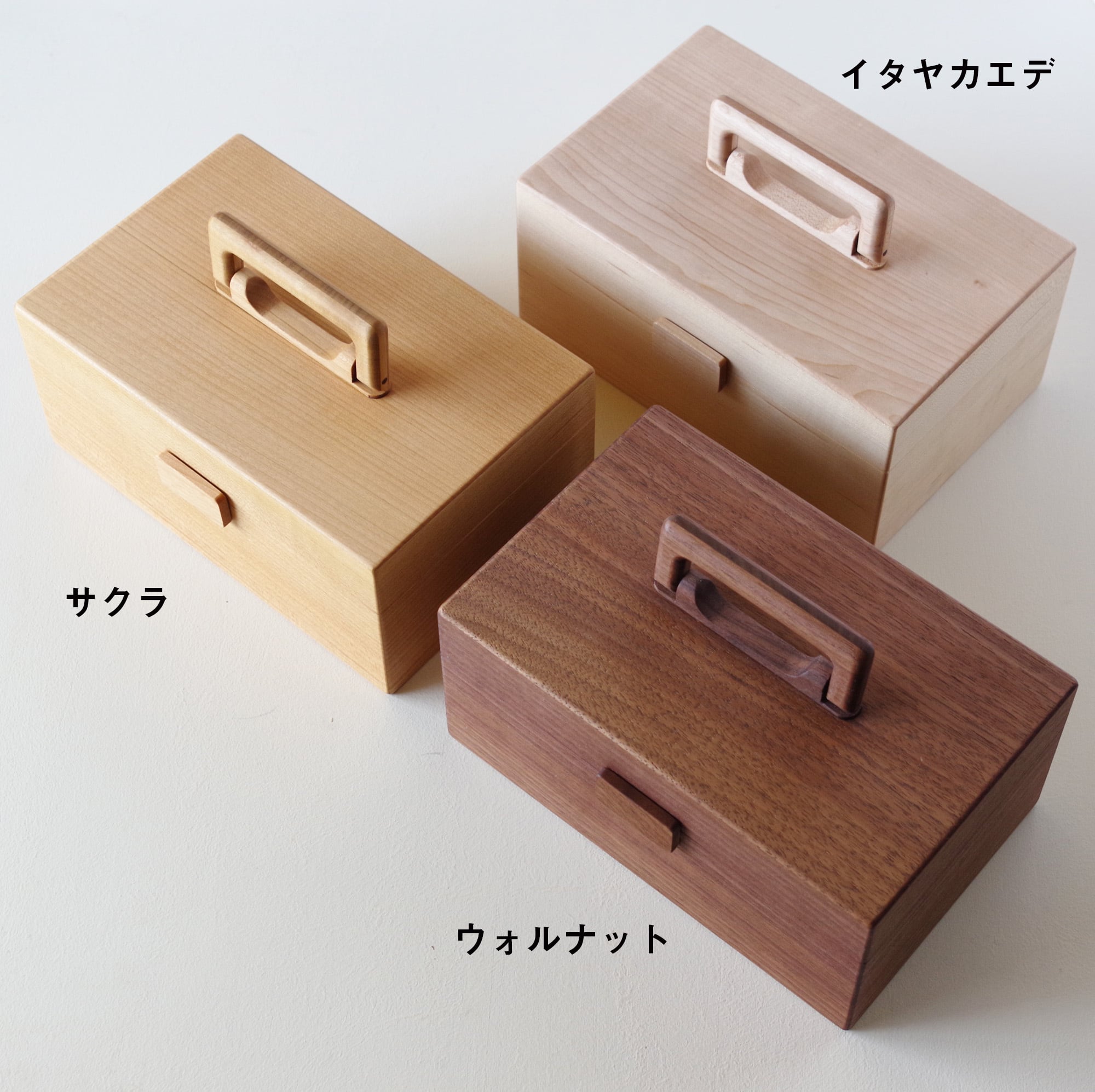 留具や蝶番も木製の「手さげ木箱」/ Wooden box with handles | 丹野製作所