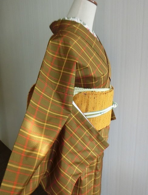 格子模様お洒落な紬着物 | KIMONO BITO
