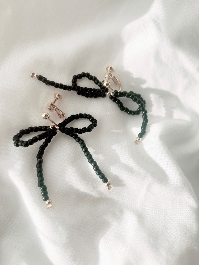 ブラックビーズのリボン