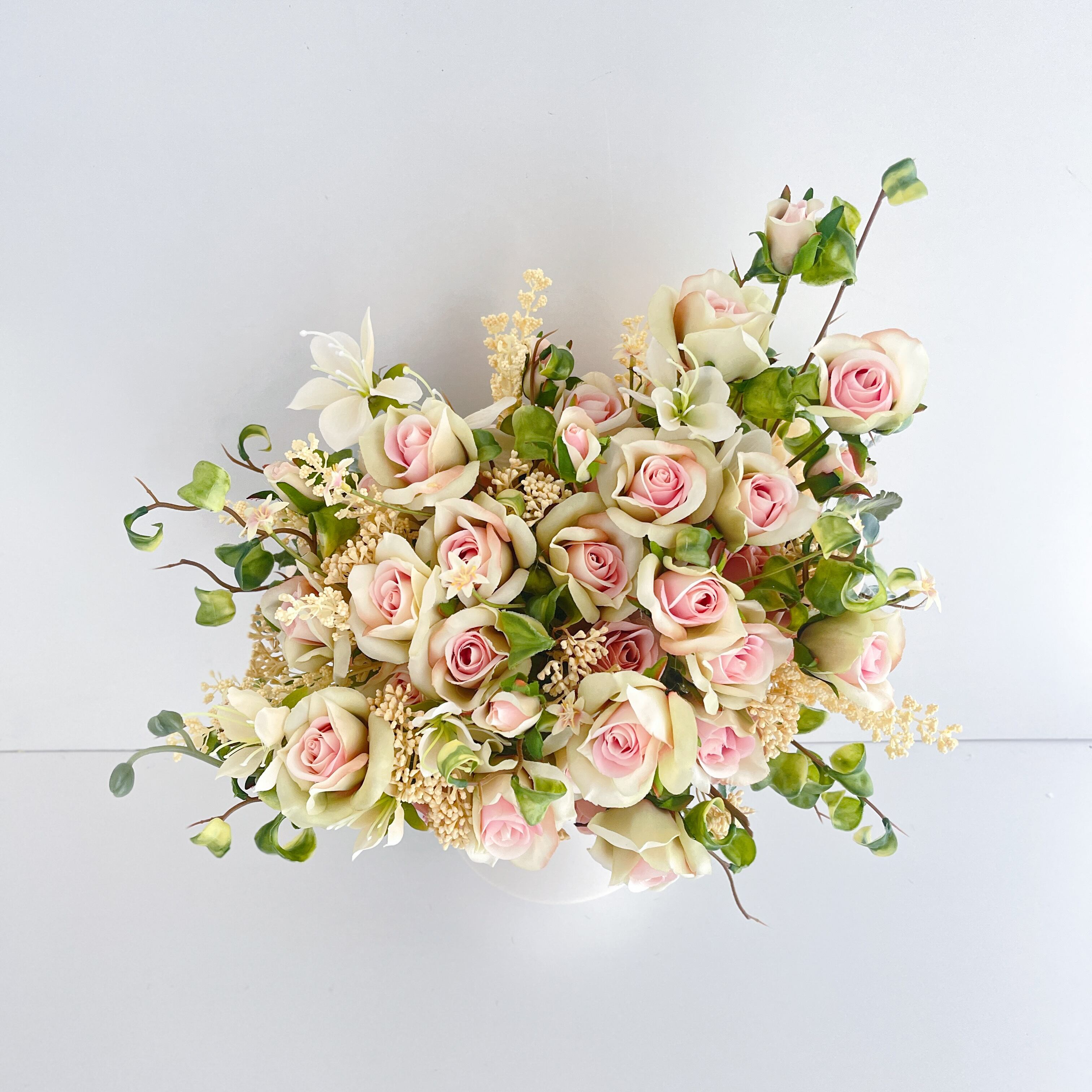 光触媒フラワーアレンジメント｜ローズを贅沢に束ねた くすみカラーの