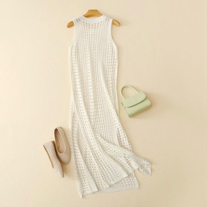 透かし編みロングニットベスト　A2105