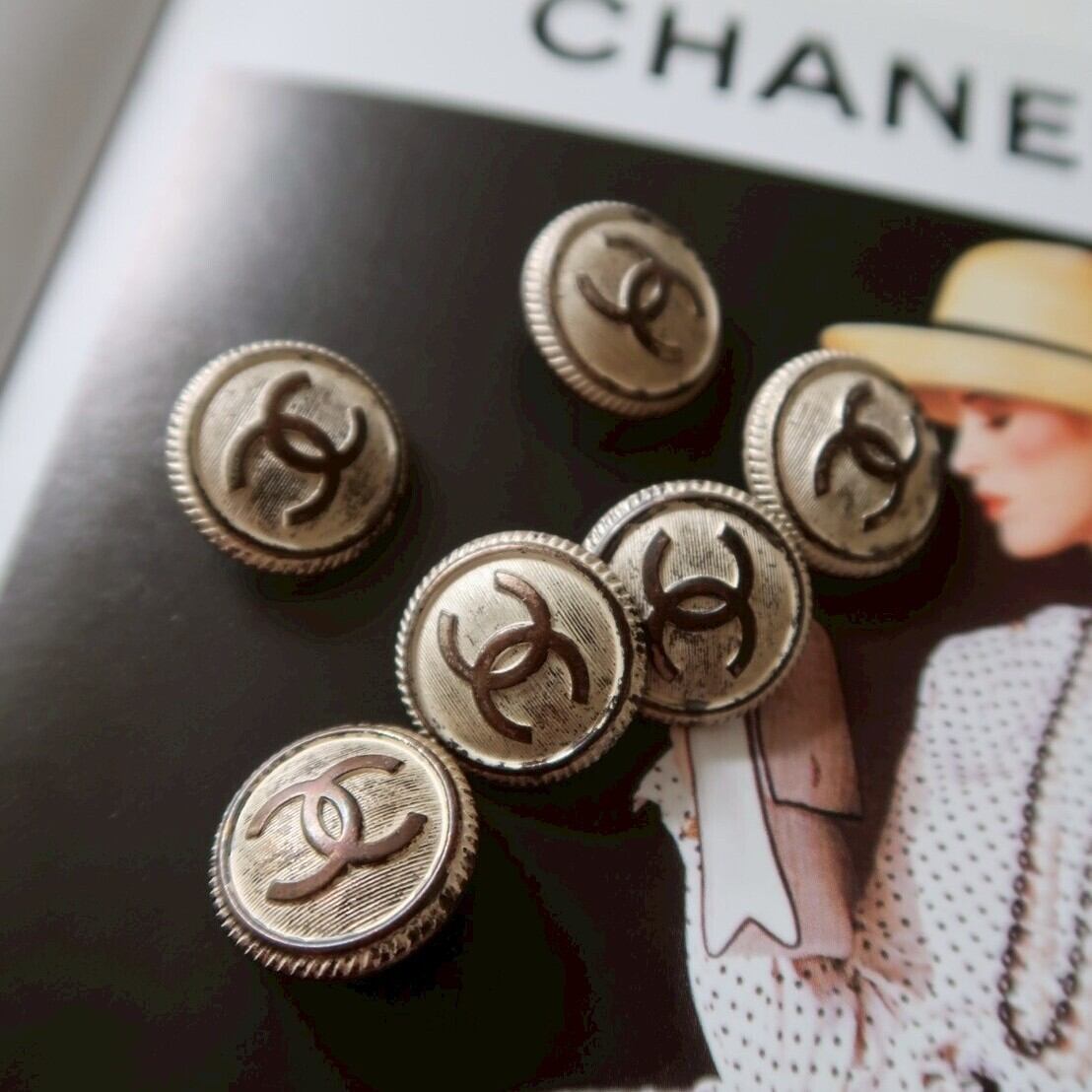 VINTAGE CHANEL BUTTON】アンティークホワイトゴールドボタン 18mm C