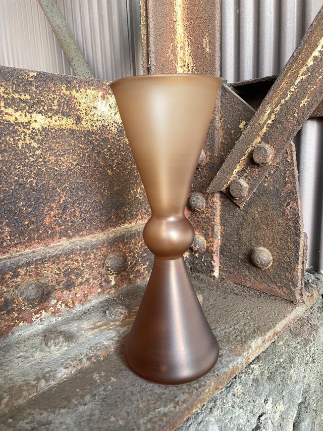 yōki / egyptian flower vase / matt brown elephant house