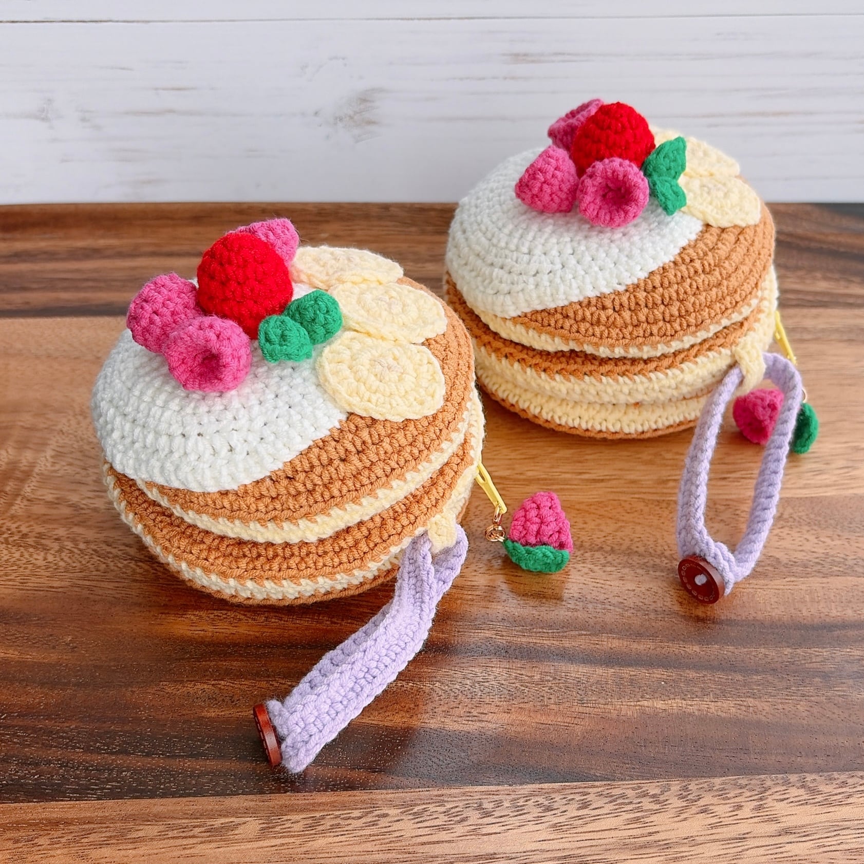 ベリーとバナナのパンケーキ・あみぐるみポーチ | neochiko