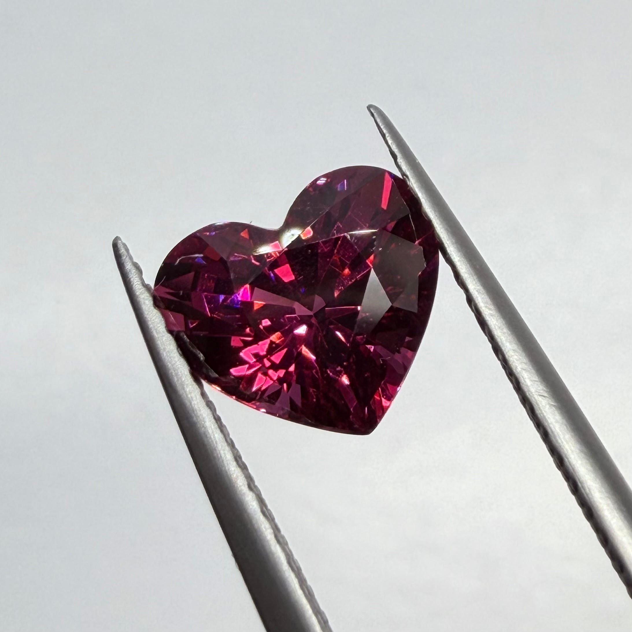 2026ラッキーカラー 情熱を感じるガーネット♡2