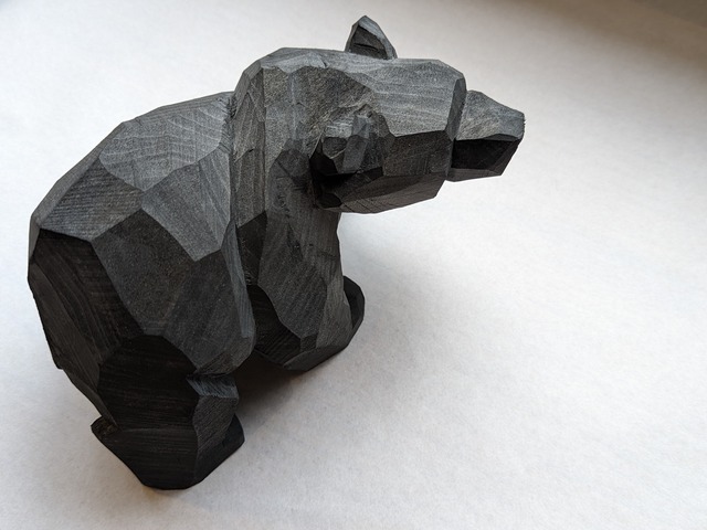 佐藤憲治　這い熊「鮭、見つけた」※アウトレット　|　木彫りの熊