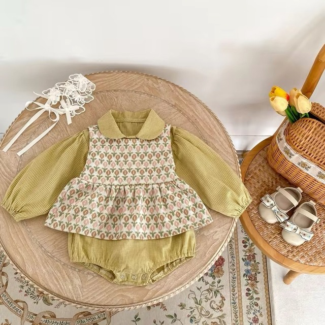 【取寄】キュートな花柄が目を引くフリルベスト